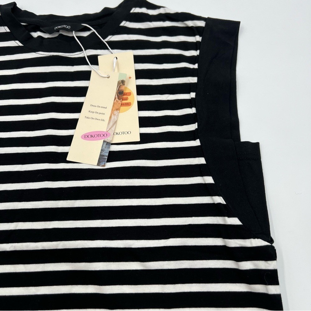 Dokotoo Women Black White Striped Muscle Tee Sleeveless Crew Neck Top NWT